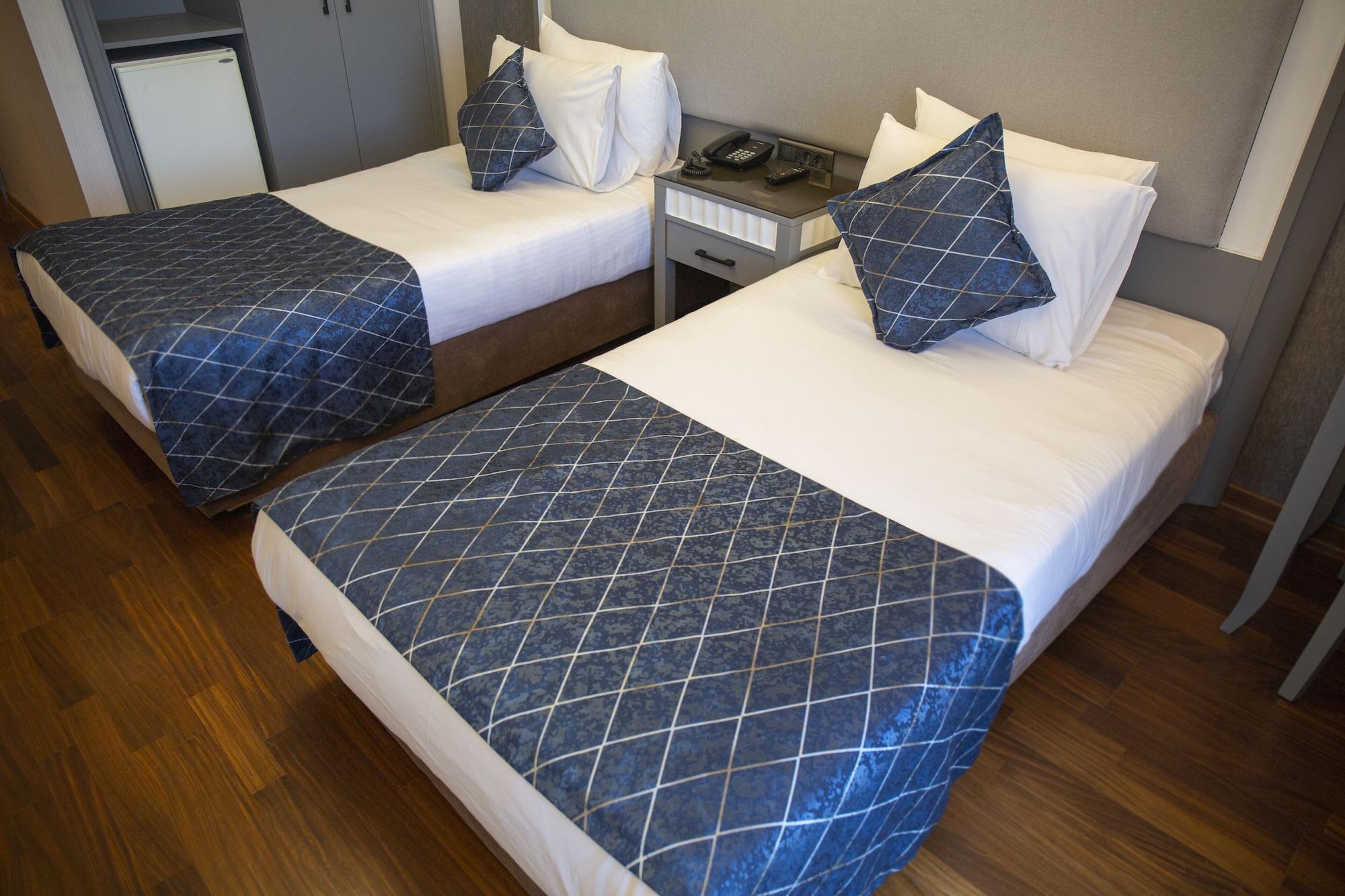 Nova Plaza Park מלון 4*