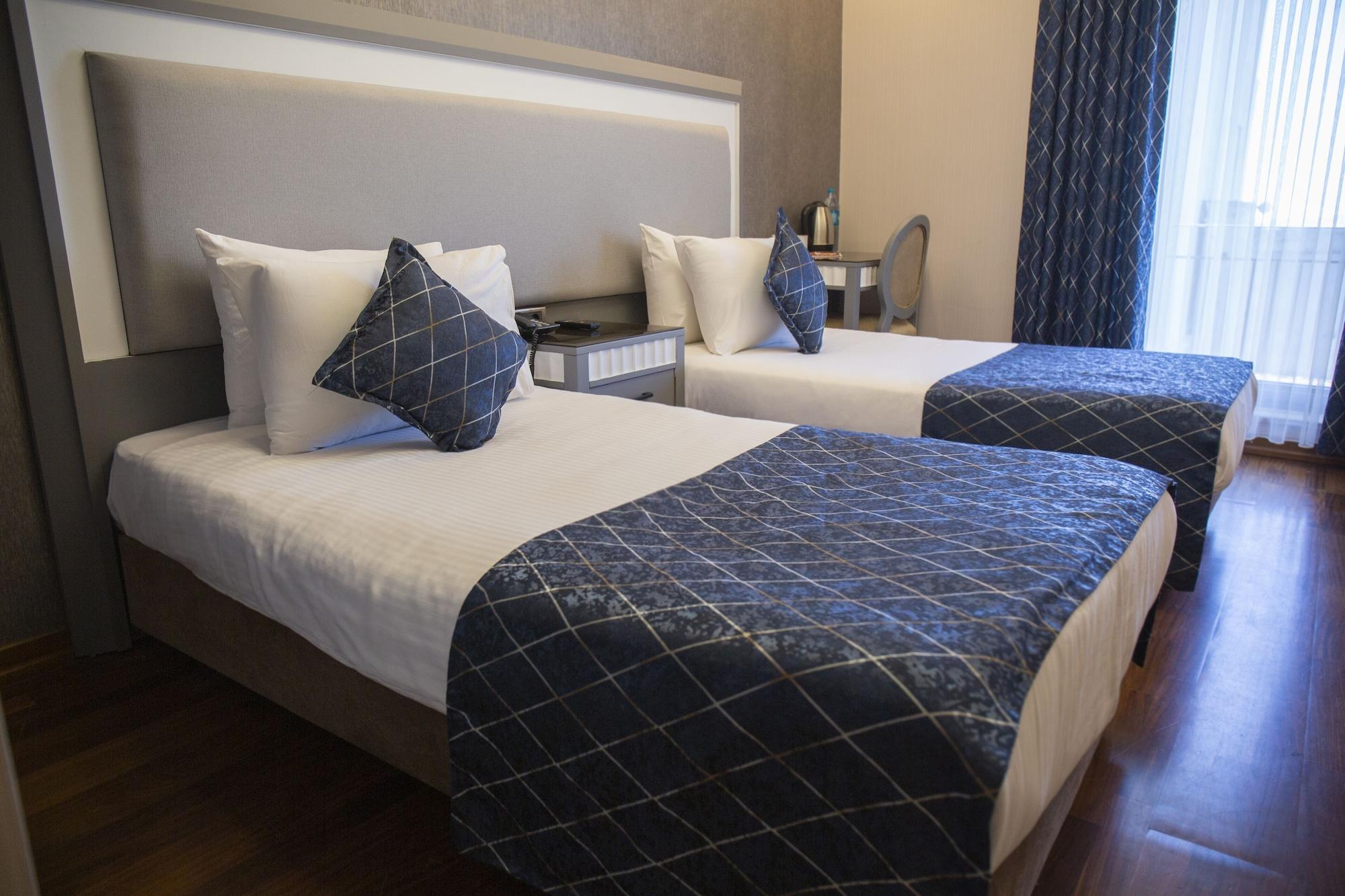 מלון Nova Plaza Park 4*